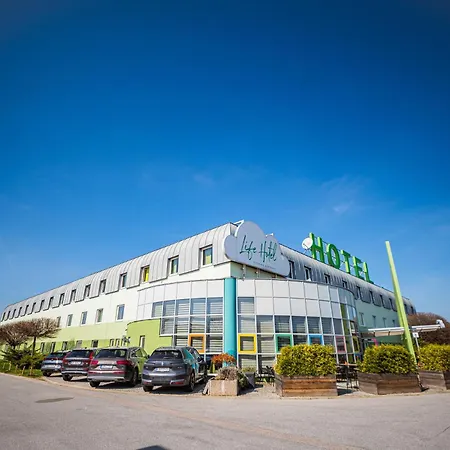 LifeHotel Vienna Airport-3